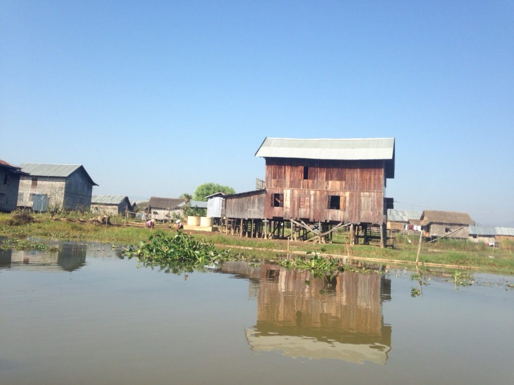 インレー湖の家