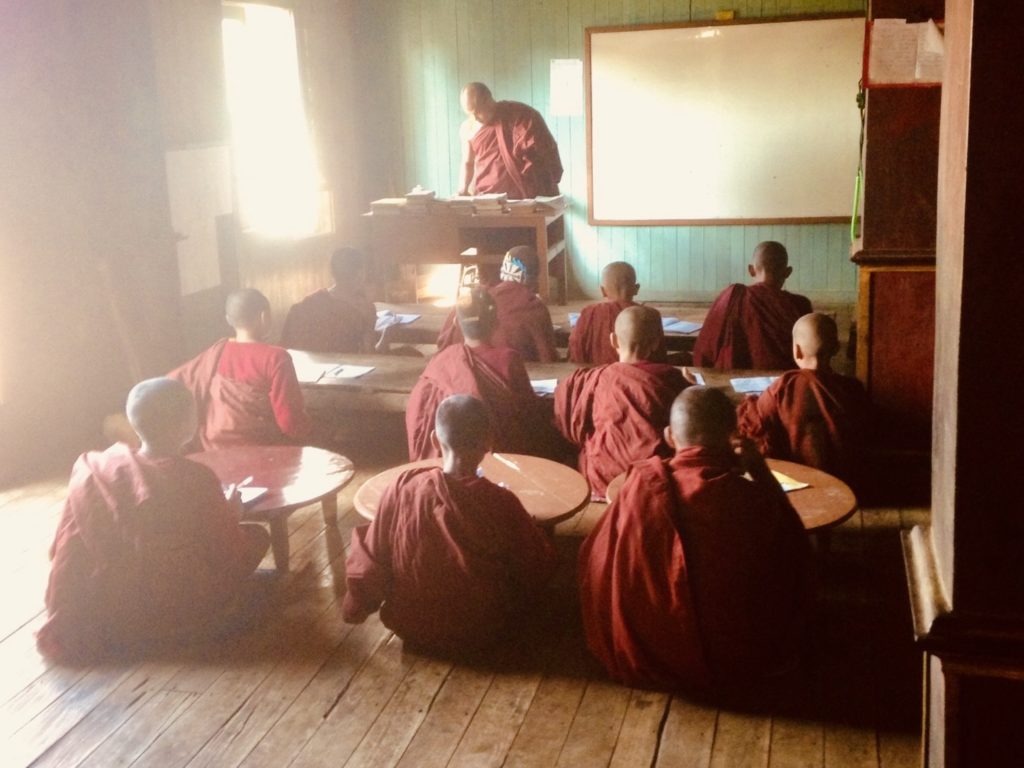 インレー湖の授業風景