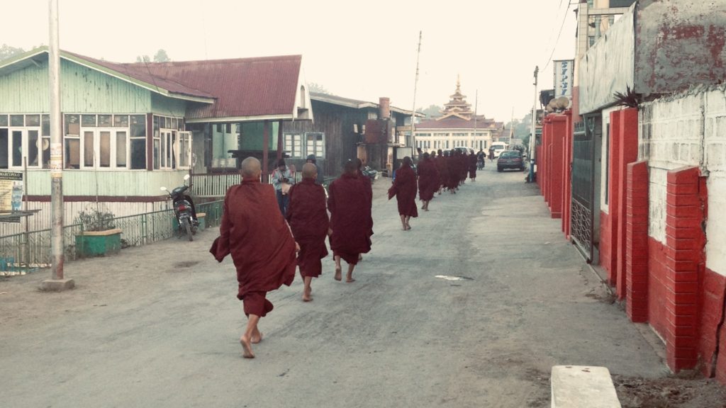 インレー湖の朝